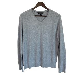 Banana Republic Light Gray V-Neck Lightweight Sweater - Medium